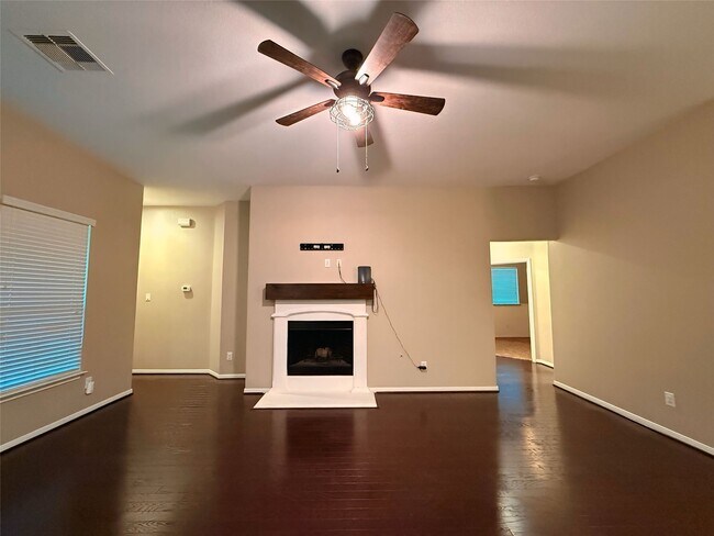 Building Photo - 1062 Cedar Lake Ct