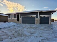 Building Photo - 482 NE Westgate Dr