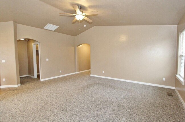 Building Photo - Spacious Single-Level Home on Cul-De-Sac