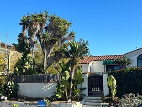 Building Photo - Lovely home with Ocean view with bonus gra...