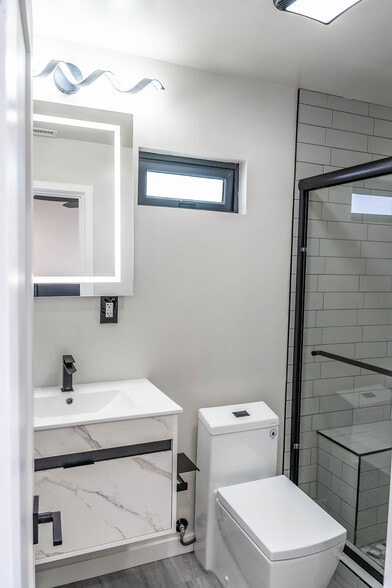 Common Bathroom 3 - 7005 La Jolla Blvd