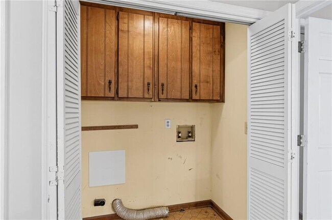 Building Photo - 118 Fitchburg Dr