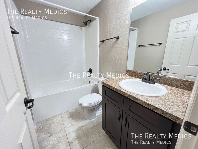 Building Photo - 16147 SW 17th Ave