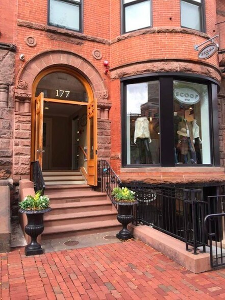 Building Entry - 177 Newbury St