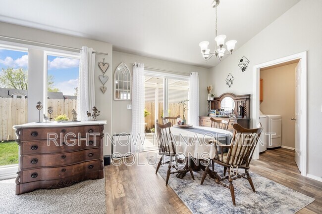 Building Photo - 10563 W Stonecrop Dr