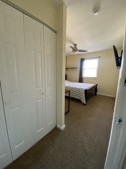 Building Photo - 7416 Rhondda Dr