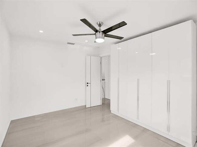 Building Photo - 4530 SW 34th Dr