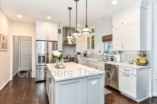 Building Photo - 6866 Melrose Dr