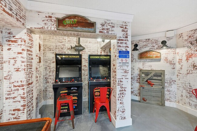 Building Photo - 8817 S Thomas Dr