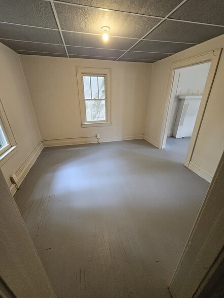 Building Photo - 1925 Foster Ave