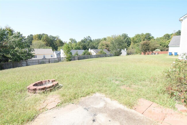 Building Photo - 8139 Chatham Oaks Dr