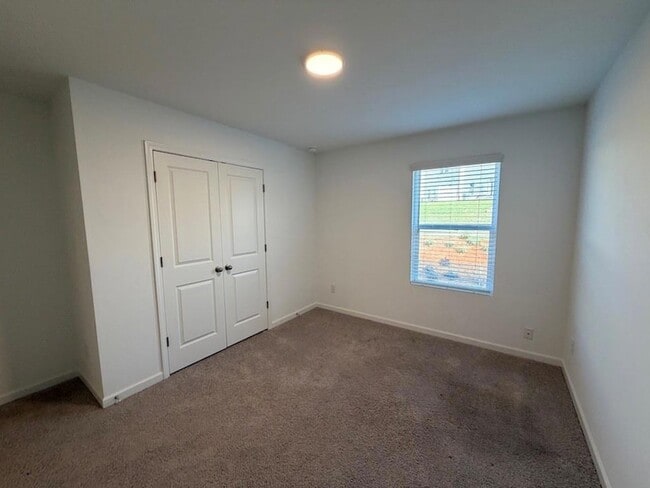 Building Photo - 214 Kinship Dr