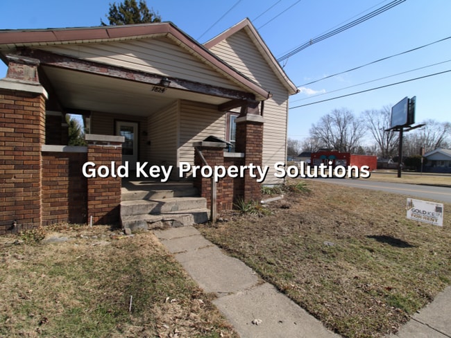 Building Photo - Updated 3 BR 1 BA House with New Flooring and Paint (SECTION 8 APPROVED)