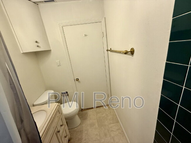 Building Photo - 790 Topaz Dr