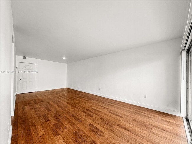 Building Photo - 520 NE 38th St