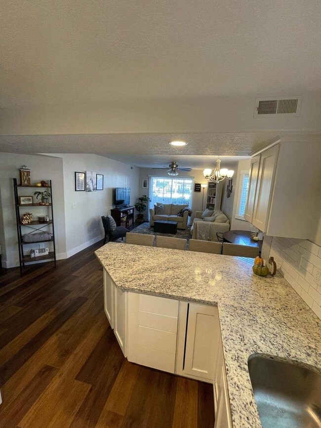 Building Photo - 2 bedroom condo
