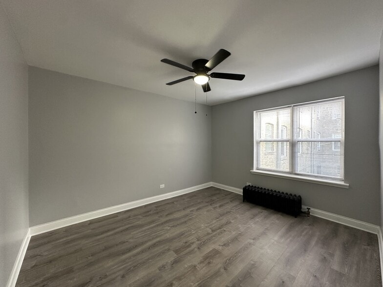 Building Photo - 4756 N Maplewood Ave