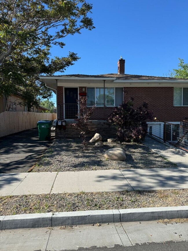 Building Photo - 326 Stewart St