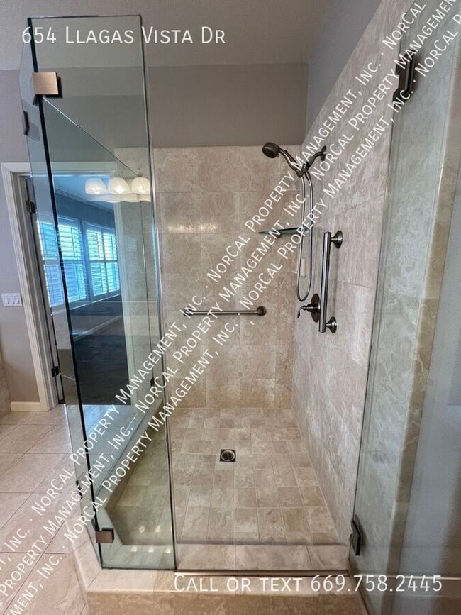 Building Photo - 654 Llagas Vista Dr