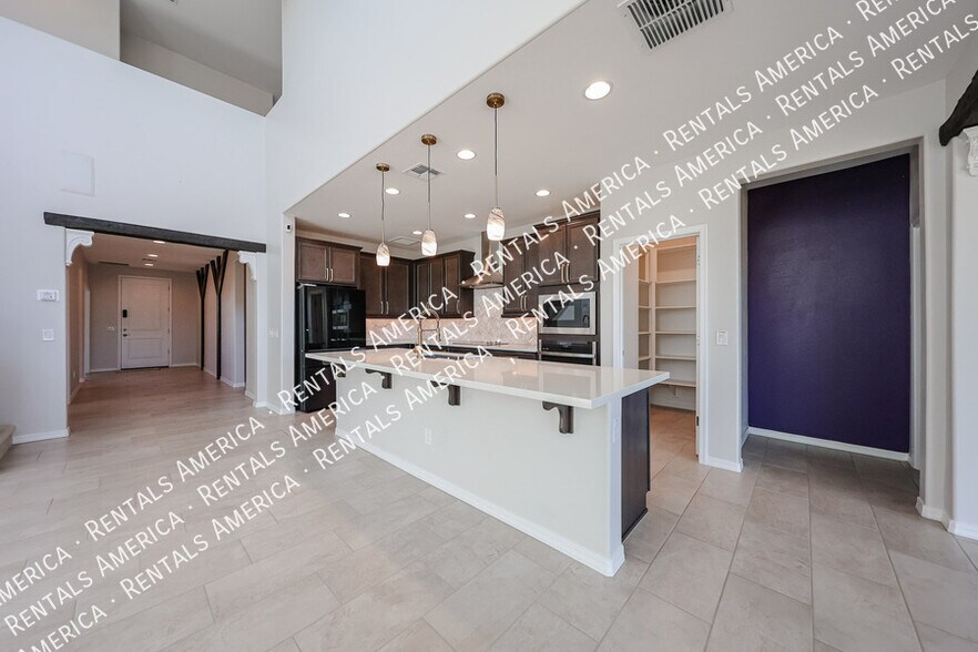 Building Photo - 11128 S 54th Ln