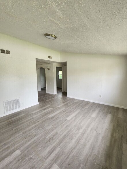 Building Photo - 261 St John Dr