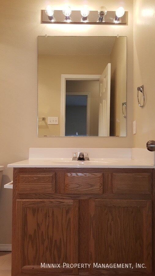 Building Photo - 515 N Kline Ave