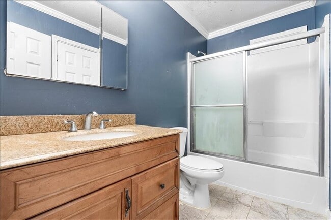 Building Photo - 2412 Peachwood Cir NE