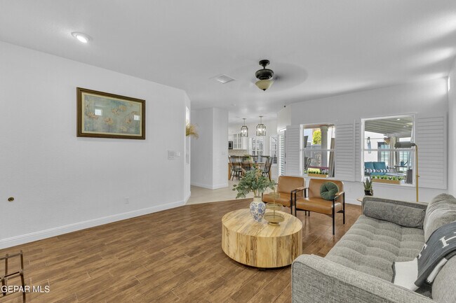 Building Photo - 2085 Paseo Del Prado Dr