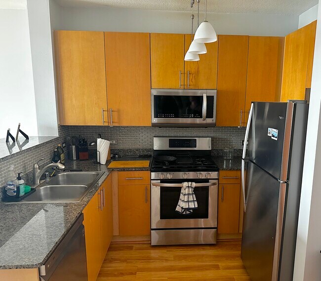 Kitchen - 600 N Kingsbury St
