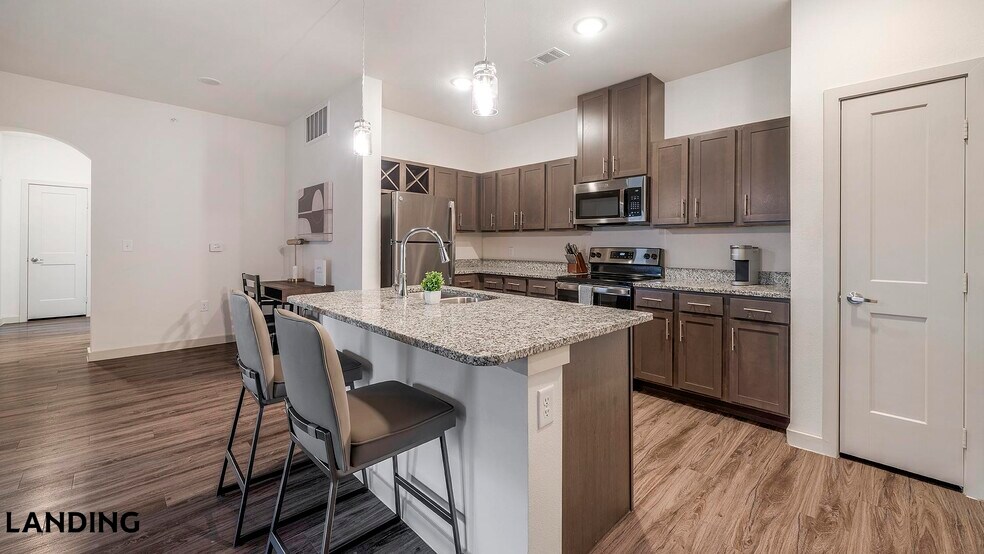 Building Photo - 2825 Main St