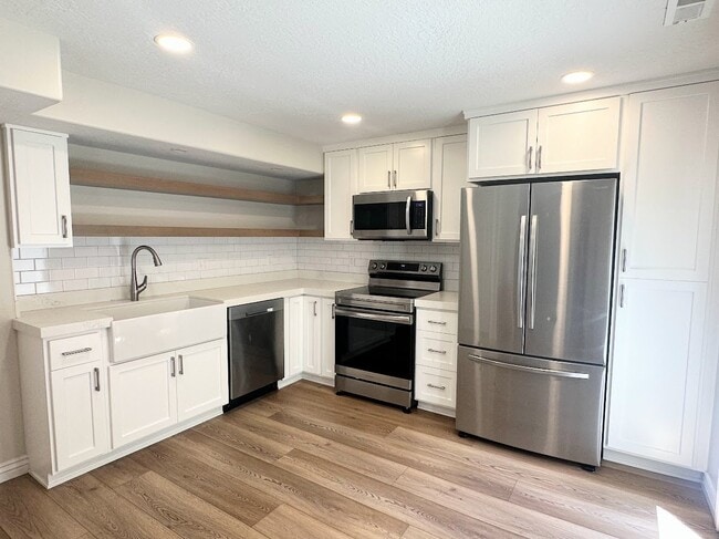 Building Photo - 10218 Bayhill Dr
