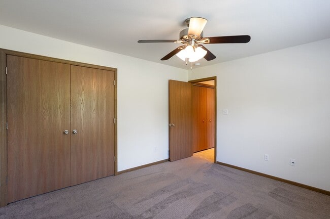 Building Photo - 701-703 Glenstone Dr.