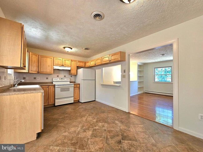 Building Photo - 4123 Glendale Rd