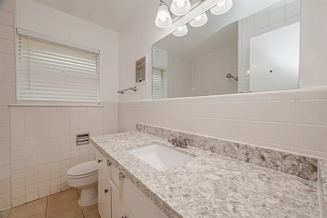 Building Photo - 5711 Braesvalley Dr