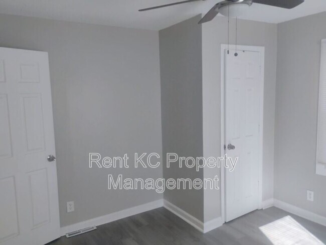 Building Photo - 6021 N Topping Ave