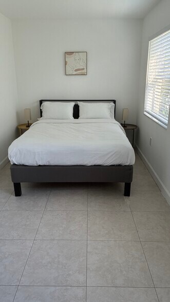 Building Photo - 239 NW 32nd St