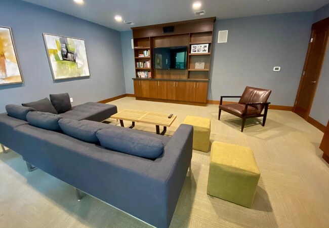 Building Photo - 4547 8th Ave NE