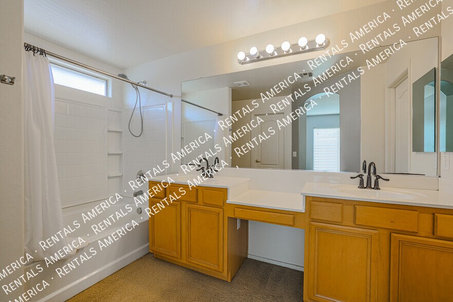 Building Photo - 3461 E Phelps St