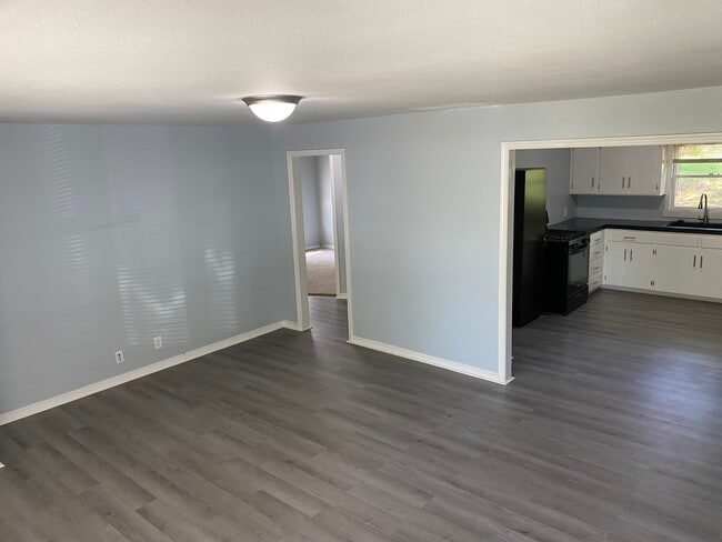 Building Photo - 1400 Donahoe Dr