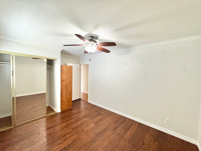 Building Photo - 5138 W 141st St