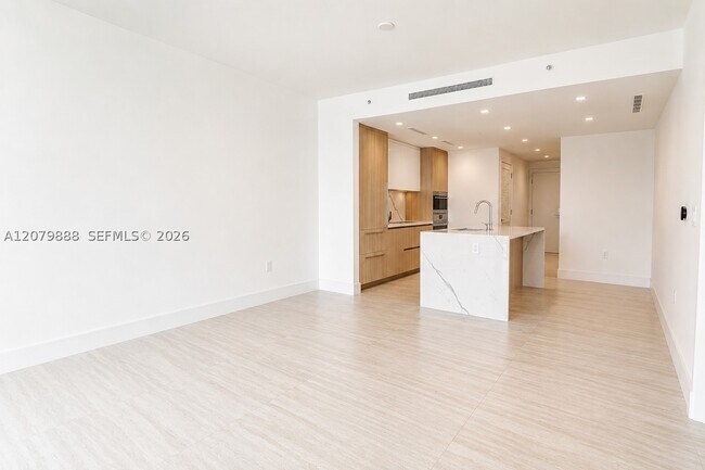 Building Photo - 2411 Laguna Cir