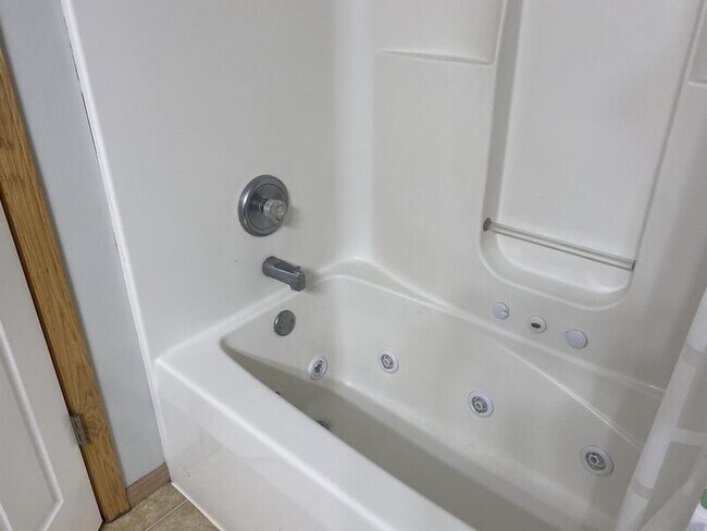 Building Photo - 860 Independence Dr