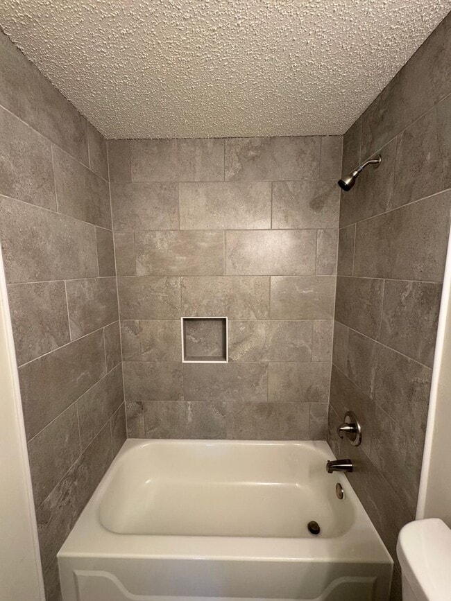 Building Photo - Renovated 2 Bedroom 1 Bath Home for Rent!