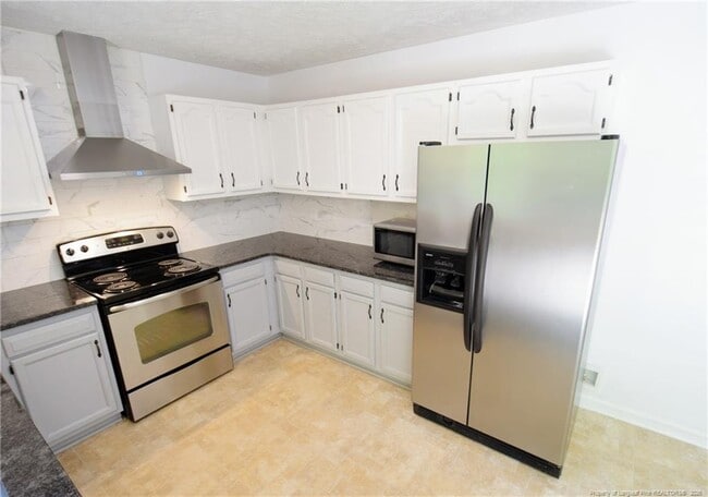 Building Photo - 5050 Summer Ridge Rd