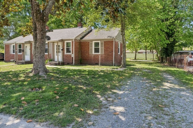 Building Photo - One Level, 2 Bedroom Unit in Kingsport