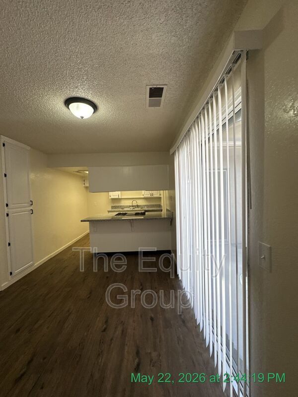 Building Photo - 148 S Peppertree St