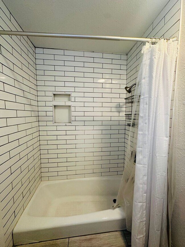 Building Photo - Ashby Duplex