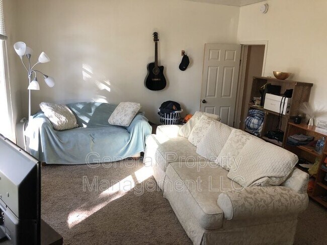 Building Photo - 1 bed 1 bath on Water St near UWEC! Availa...
