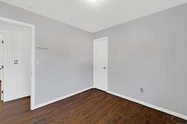 Building Photo - 90 Village Ln