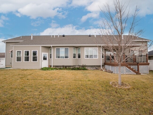 Building Photo - 1741 Golf Dr